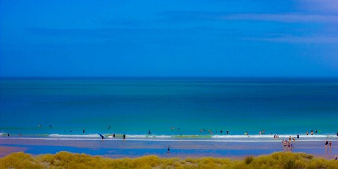 calming blue beach scene Blue sky beach scene - introduction to colour psychology - why colours make us feel the way they do