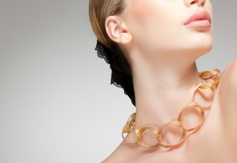 how to flatter large facial features how to flatter large facial features