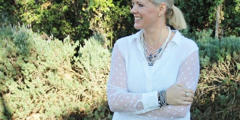 Pearls and Jeans with White Shirt what do you love about the details in your outfit? Style is not about wearing the latest fashion