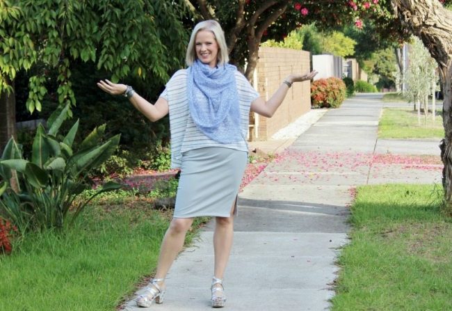 grey and a blue scarf how to tie a long rectangular scarf