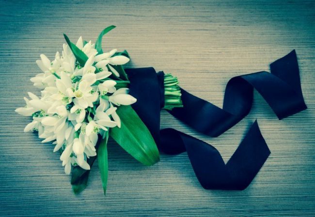 what-to-wear-to-a-funeral-or-memorial-service