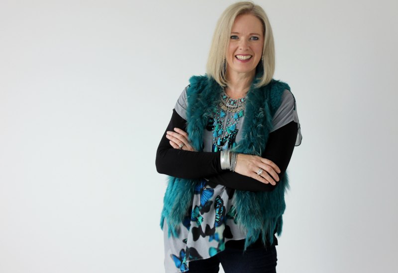 diagonal-lines-in-outfits