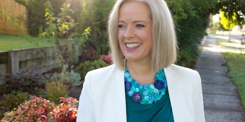 Easy DIY Button Necklace - make this necklace - instructions - click here