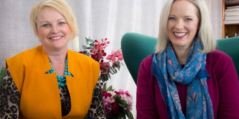 contrast communicates