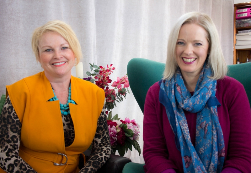 contrast communicates