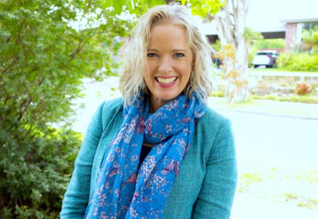 how to wear a high colour contrast How to wear a high colour contrast when you're not high colour contrast