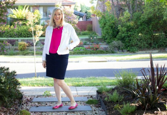 how to create a half tuck with a belt loop Simple instructions on how you can do a "half tuck" with a belt loop in your jeans or any garment with belt loops that creates more shape and better proportions for your outfit - click to find out more