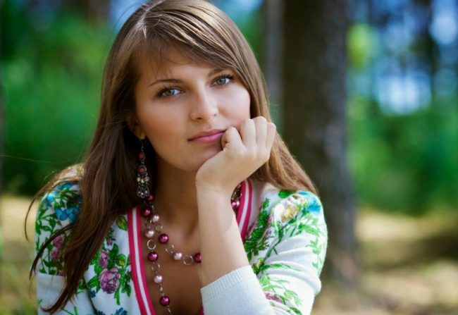 Building outfits using statements and interest pieces How to add the interest and statement items to your outfit to create fabulous and amazing outfits