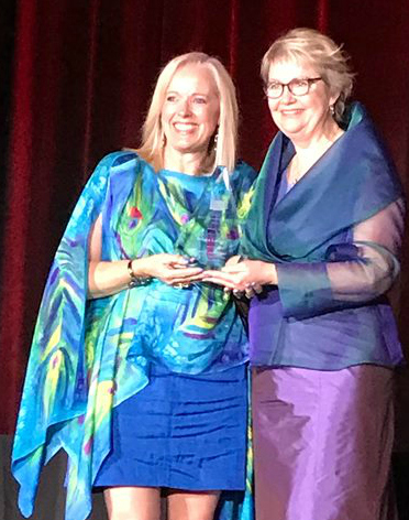 Receiving the AICI Jane Segerstrom award from President Riet de Vlieger in Chicago 2019