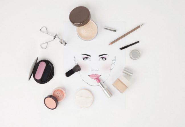 makeup flatlay Imogen's everyday Makeup Essentials