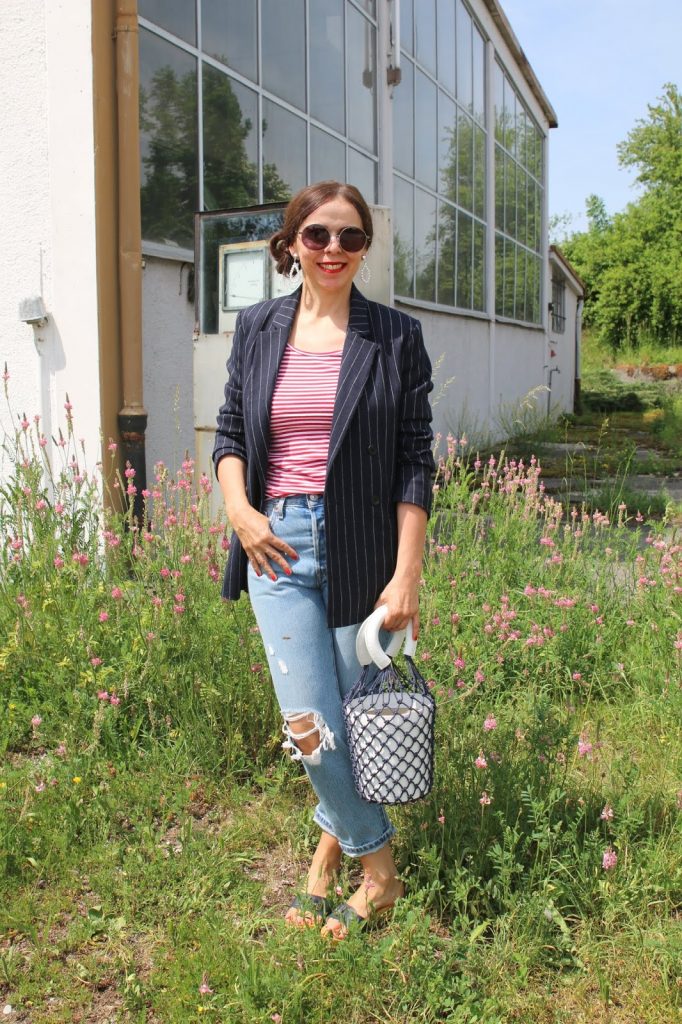 Dressing with Soul: Stylish Thoughts - jeans and a bucket bag