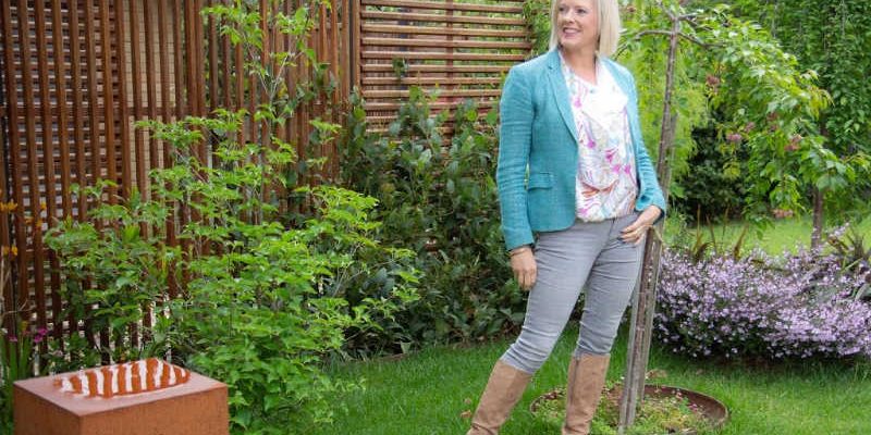 wear a scarf as a top How to wear a scarf as a cowl neck top