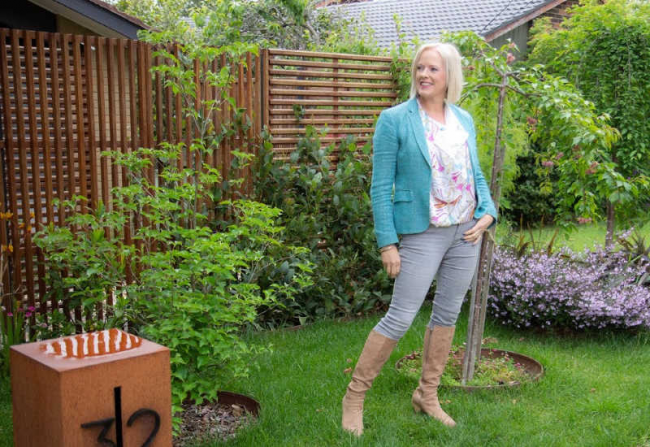 How to Distinguish Between Fads, Trends and Classics in Fashion Woman wearing fashionable outfit