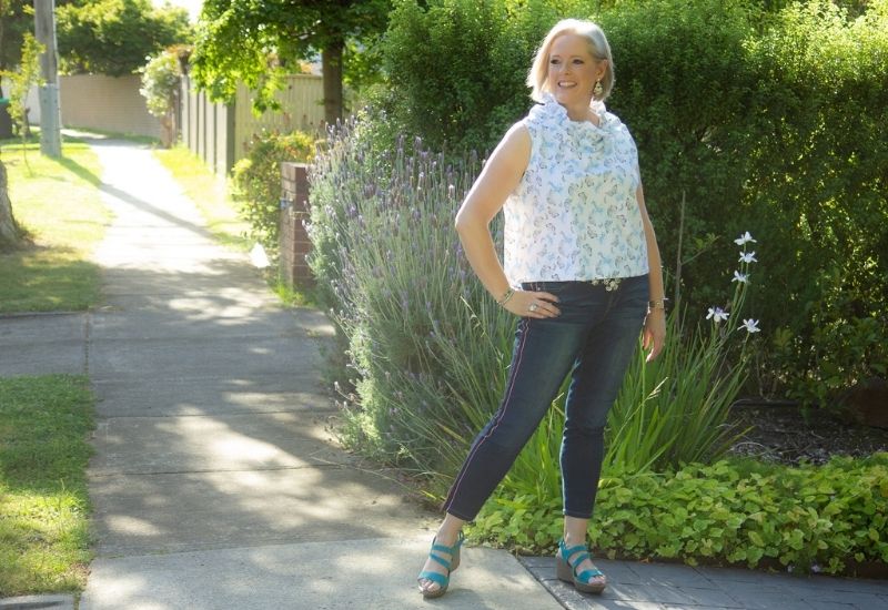 accessorising https://insideoutstyleblog.com/2015/12/11-ways-to-style-brooches.html