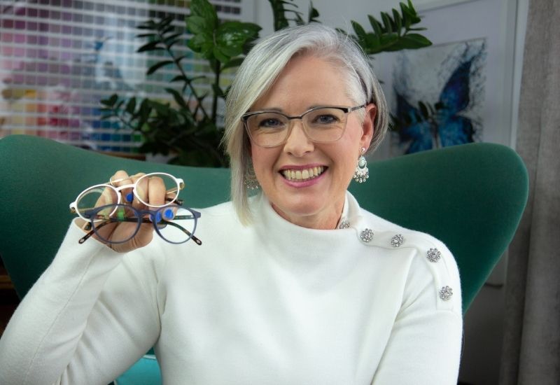 Makeup for Glasses: Tips, Tricks and Tutorials on how to choose how much makeup to wear and what you need to consider depending on your prescription