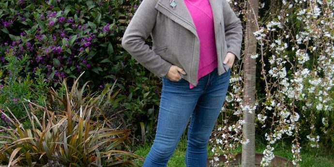 Use asymmetical features in your outfit if you have an asymmetrical hem