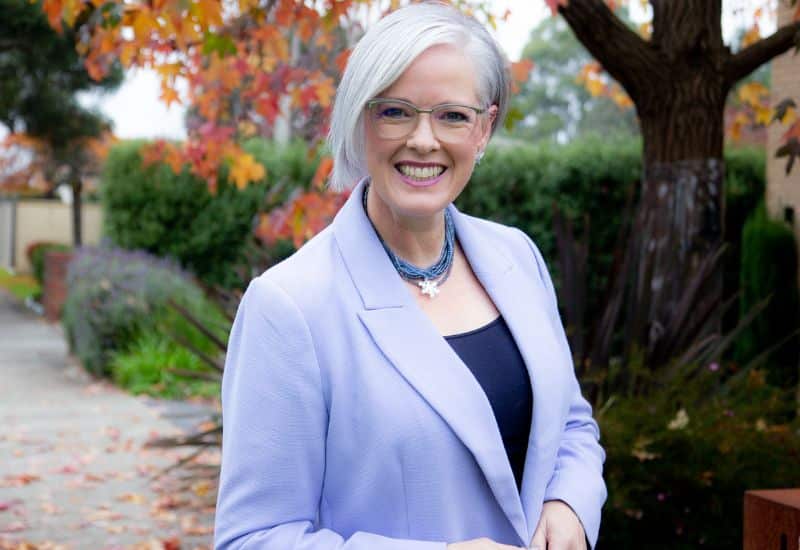 Do You Want to Add Romantic And Classic Elements To Your Outfits with ease Do You Want to Add Romantic And Classic Elements To Your Outfits with ease